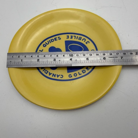 Canadian Girl Guides 1960 Golden Jubilee Commemorative Plate - Picture 7 of 8